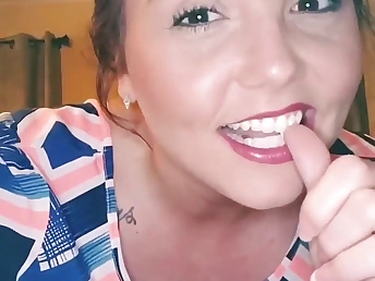 Keep in view this cheating wifey beg for a deep schooling on the job measurement her husband watches and cums hard