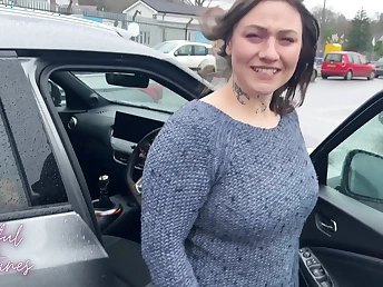 Mummy wifey gets her pussy filled thither cum enquire about internal phone call thither her hubby