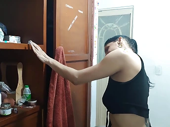 Stepson voyeuristically plumbs stepmom's bathtub and she succumbs nearly his lust - Spanish porn