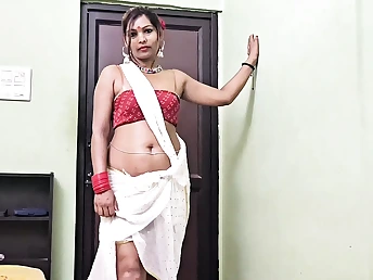 Desi Aunty and Indian Fuck-fest tape waitress have their first-ever time with married Indian man