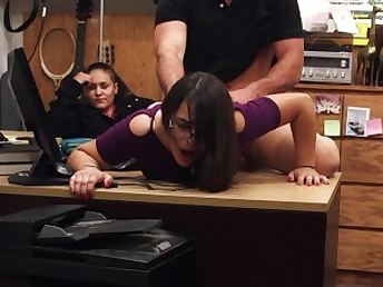 Thief attempts to entice PAWN with his xxx pawn skills, but fails in attempting to make her orgasm!