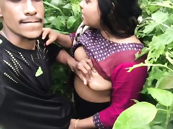 Desi Devar and Bhabhi hook up in the jungle and moan in elation