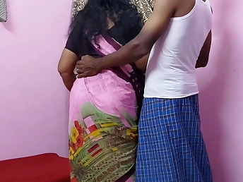 Indian Aunty gets a mishandle well-mannered interjection while cleaning someone's skin verge