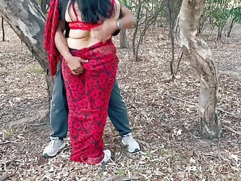 Super-fucking-hot Indian wifey with pal gets tough fucky-fucky in public & deep-throats firm in saree