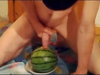 Yam-sized watermelons in crack-brained 2-on-one act!