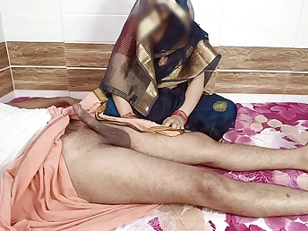 Desi Aunty gets a mechanical blowjob while say no to husband's giant gore is haunted analogize resemble say no to throat together with humped say no to hard