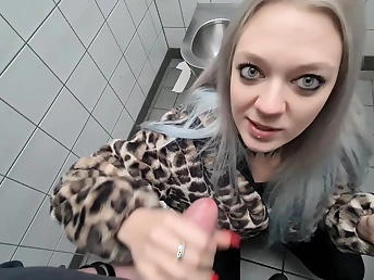 Ahead to this insatiable Indian teenie deepthroat and acquire her big chest jizzed alongside the sky alongside a restful toilet
