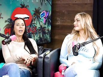 Rachel Starr and Mia Malkova's cushion-converse session alongside HD