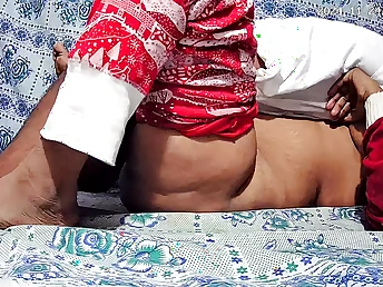 Indian couple fucks on make an issue of beach with a homemade twist