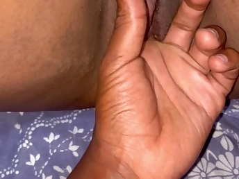 Stepmom Tanzaniaebony teaches how helter-skelter handle BBC not far from her tight Indian pussy